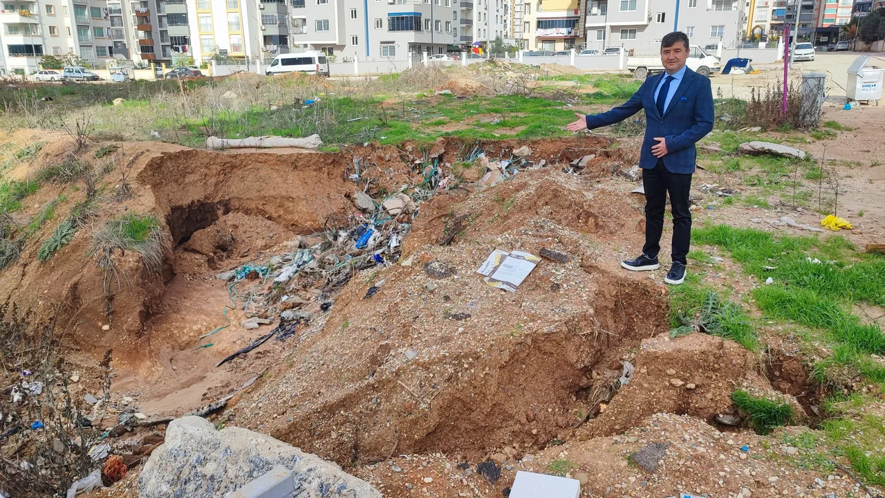 Adana’da sessiz tehlike! Sağanak sonrası toprak yarıldı, daha önce de olmuş
