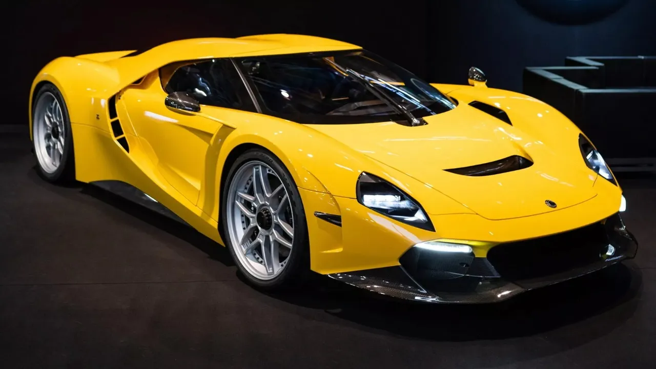 Alman-İtalyan ortaklığının eseri: Manuel şanzımanlı V8 süper otomobil