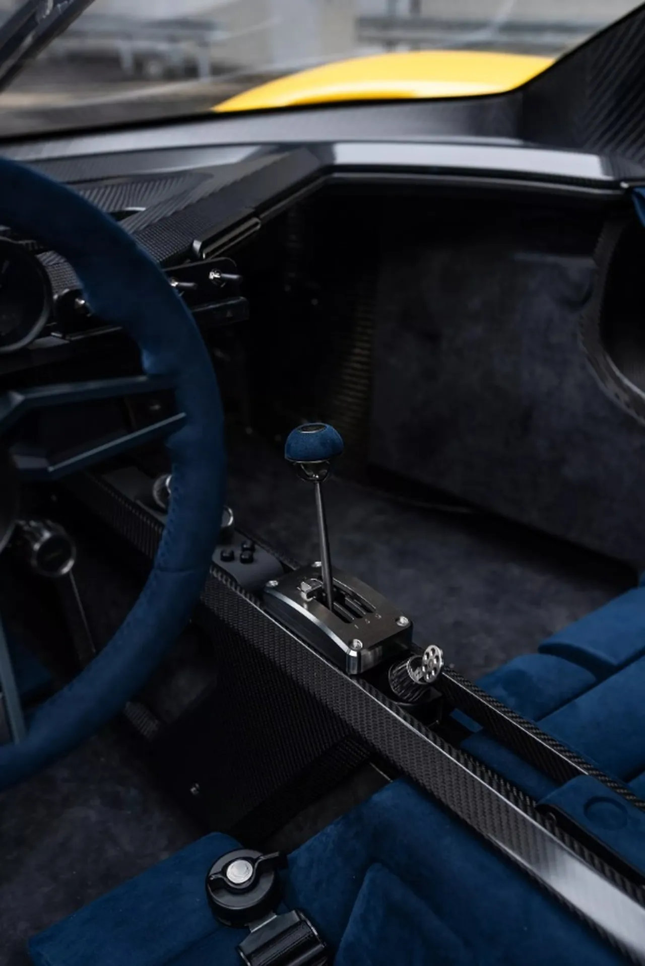 Alman-İtalyan ortaklığının eseri: Manuel şanzımanlı V8 süper otomobil