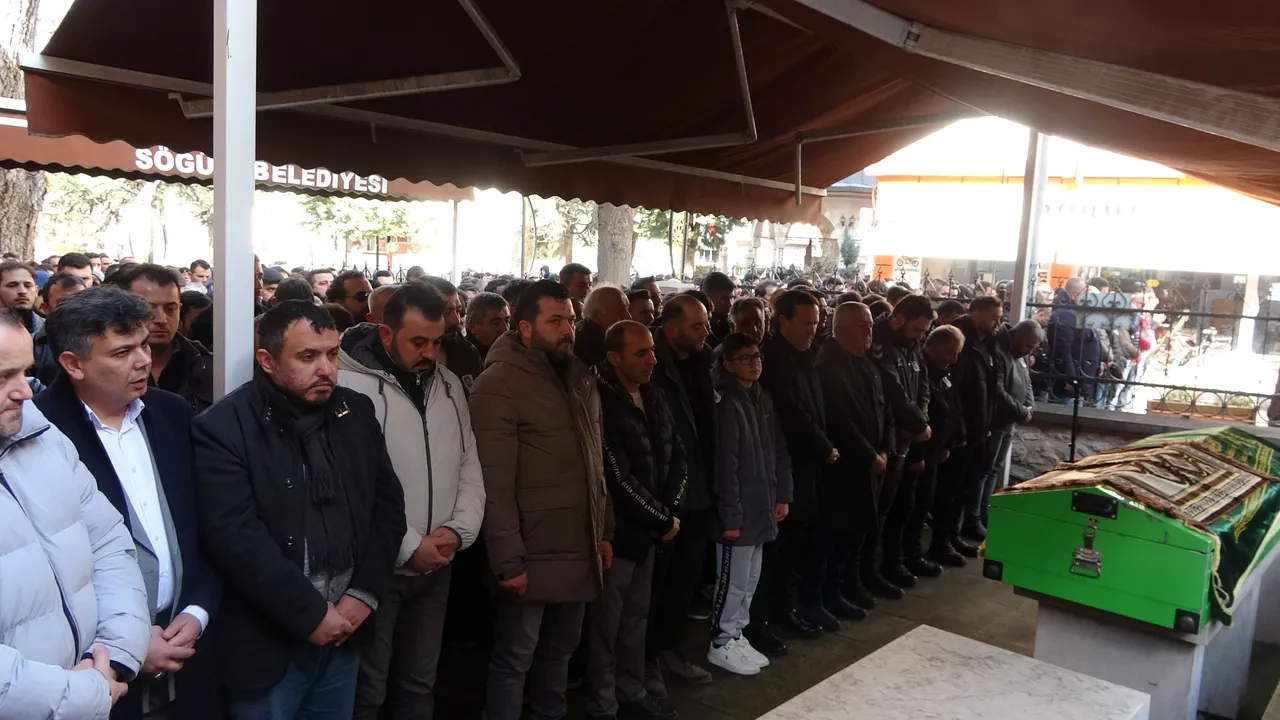 Araba almak için yola çıktı, kazada can verdi! Erdi Demirsoy defnedildi