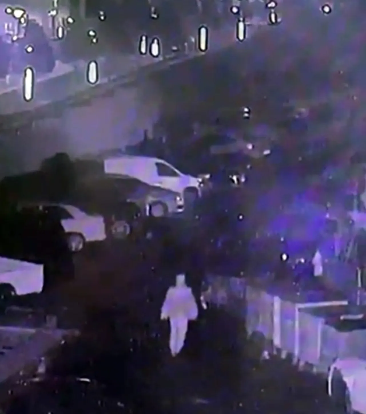 Isınmak için yaktığı ateş çok sayıda aracı kül etti!