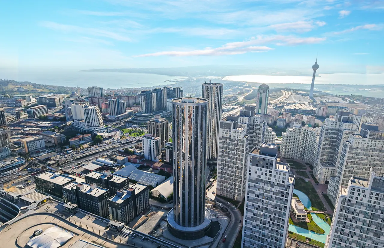 Kristal Kule’de teslimler başladı