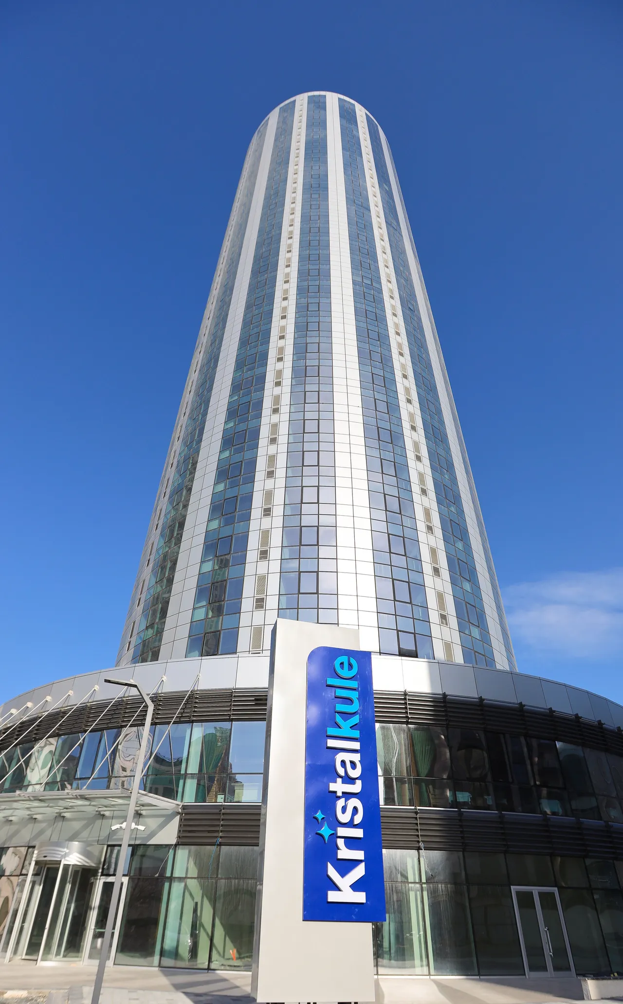 Kristal Kule’de teslimler başladı