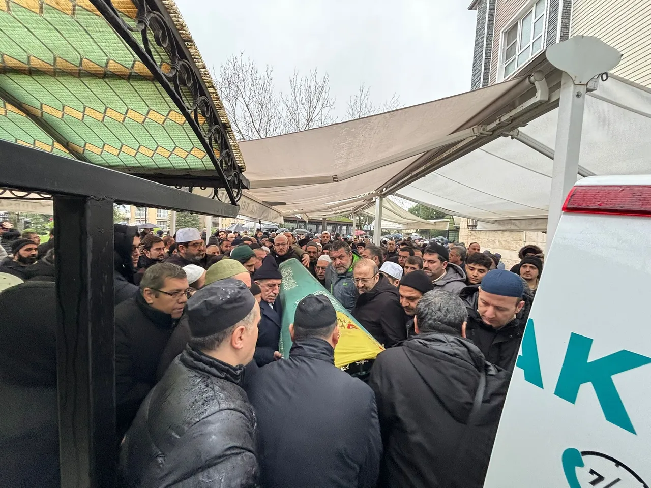 Müftü Said Emin Arvasın acı günü: Kızını son yolculuğuna dualarla uğurladı