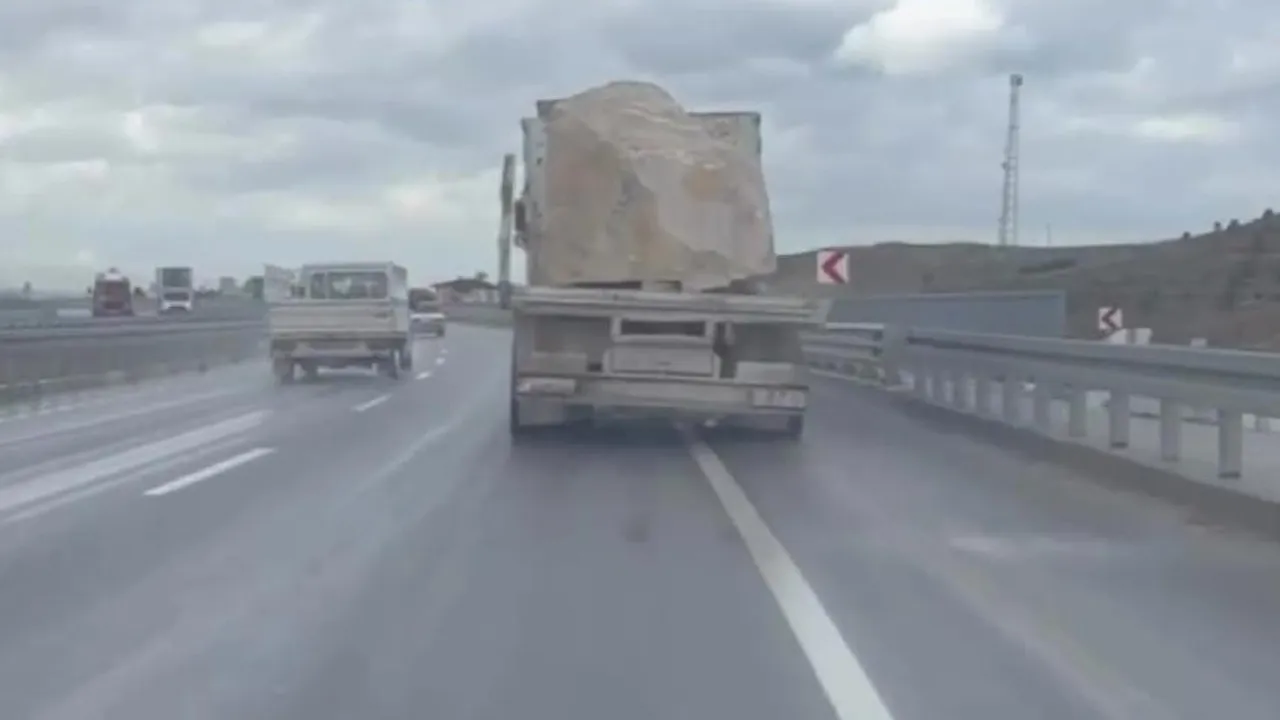 Trafikte gören inanamadı! Kamyonun yaptığı yanına kalmadı... Faciadan dönüldü