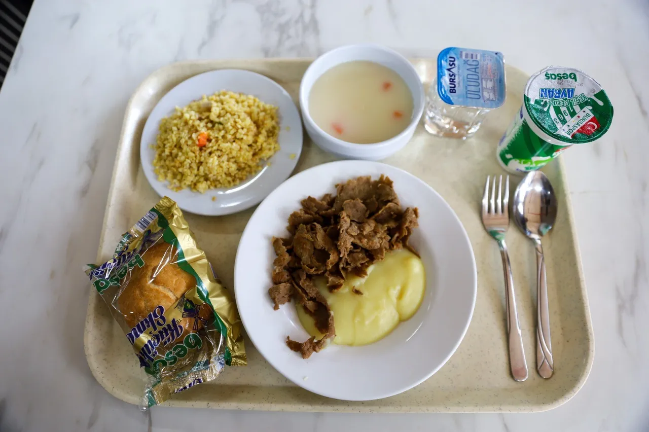 4 çeşit yemek 80 TL! Büyükşehir belediyesinin lokantalarına yoğun ilgi