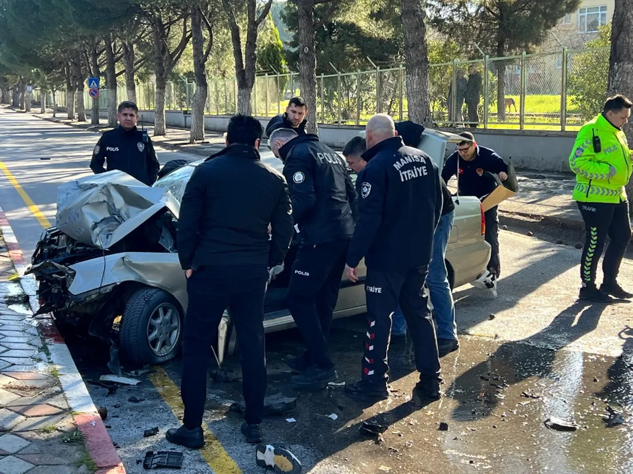 Amcasının aracını izinsiz aldı! Polisten kaçarken kaza yaptı