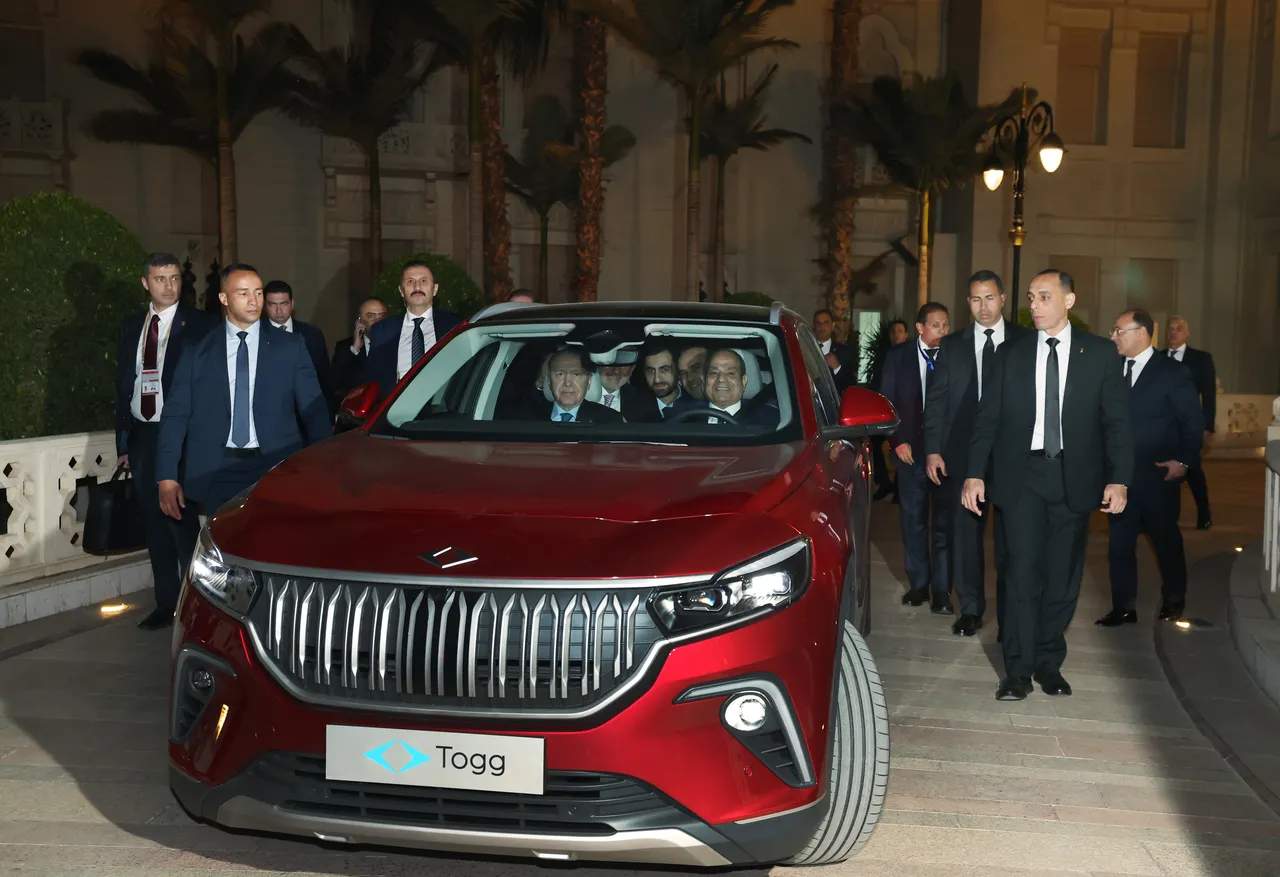 Cumhurbaşkanı Erdoğan, Mısır lideri Sisiye Togg hediye etti