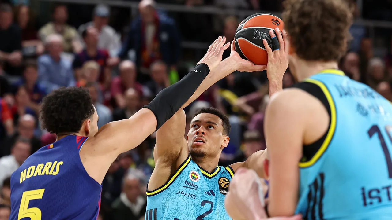 Fenerbahçe, Barcelona'yı deplasmanda devirdi!