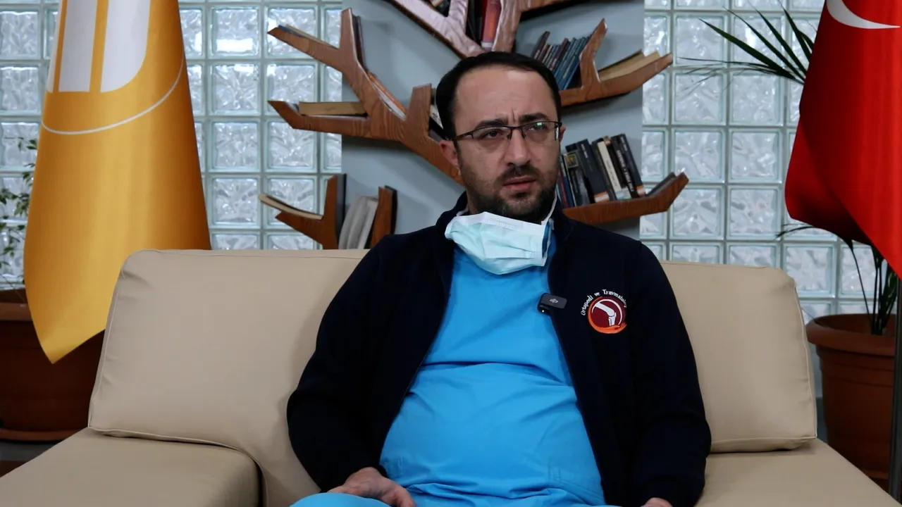 Göz yaşartan bir ‘6 Şubat’ hikayesi daha! Deprem anında hastayı sedyeye sarılıp kurtardılar