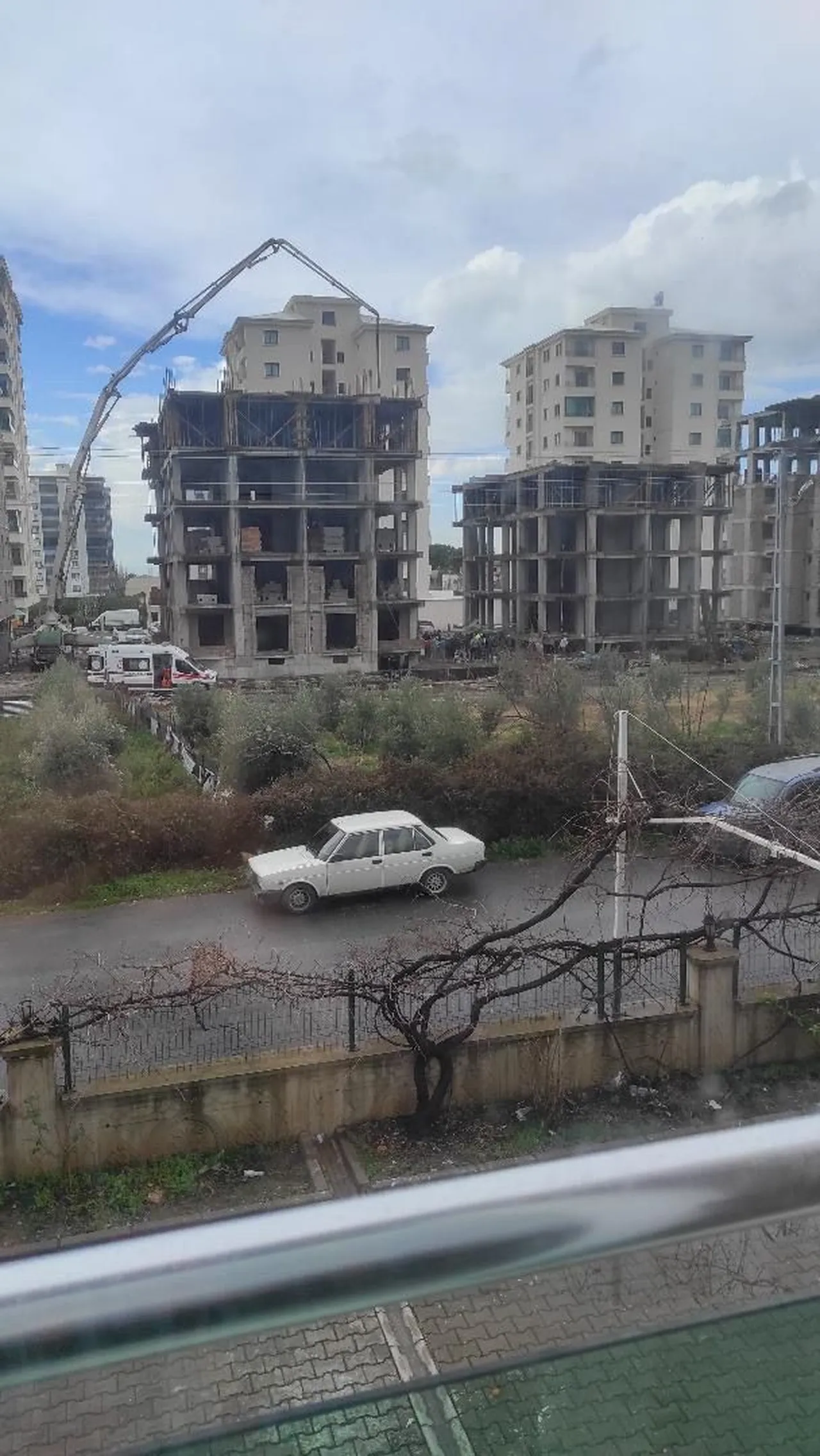 İnşaatta korkunç son: İşçi beşinci kattan düştü