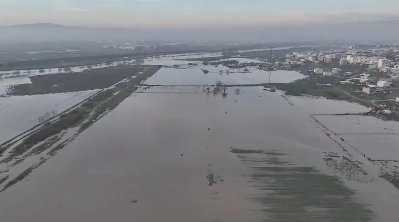 Karlar eridi, sağanak durmadı! Bursa'da binlerce dekar ekili alan sular altında