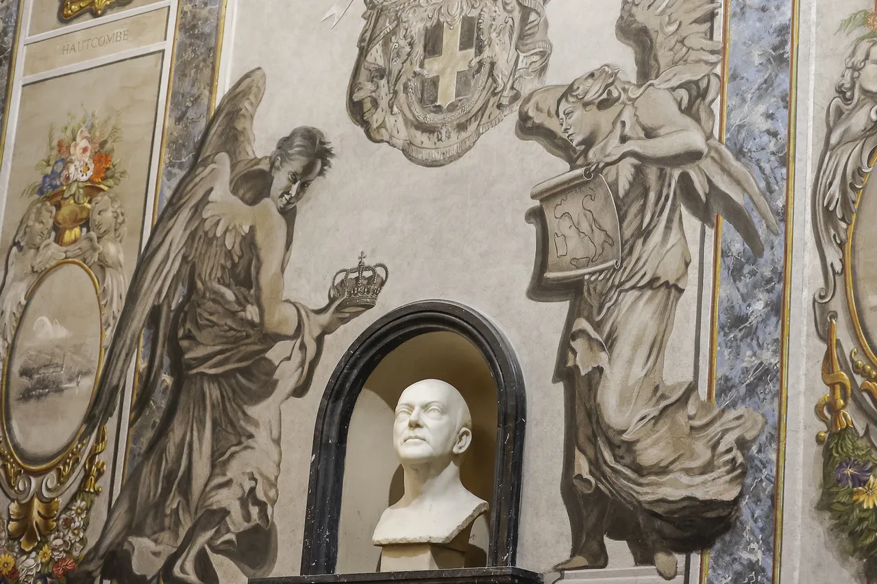 Kilise'de selfie kuyruğu: Meloni’ye benzeyen fresk kaldırıldı