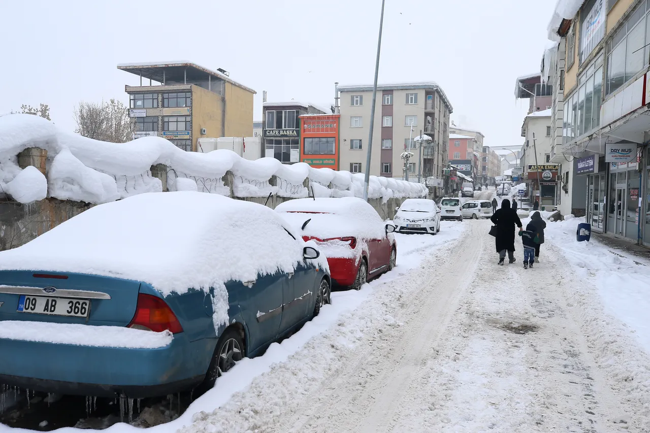 Meteoroloji’den çifte uyarı! 5 ilde sağanak, 3 ilde kar bekleniyor