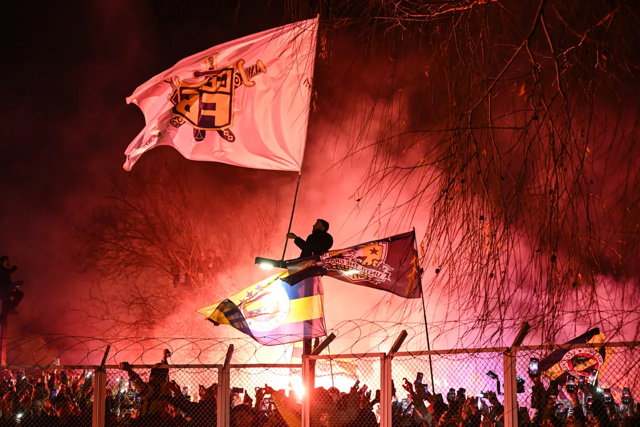 N'Golo Kante izdihamı: Fenerbahçeli taraftarlar akın etti