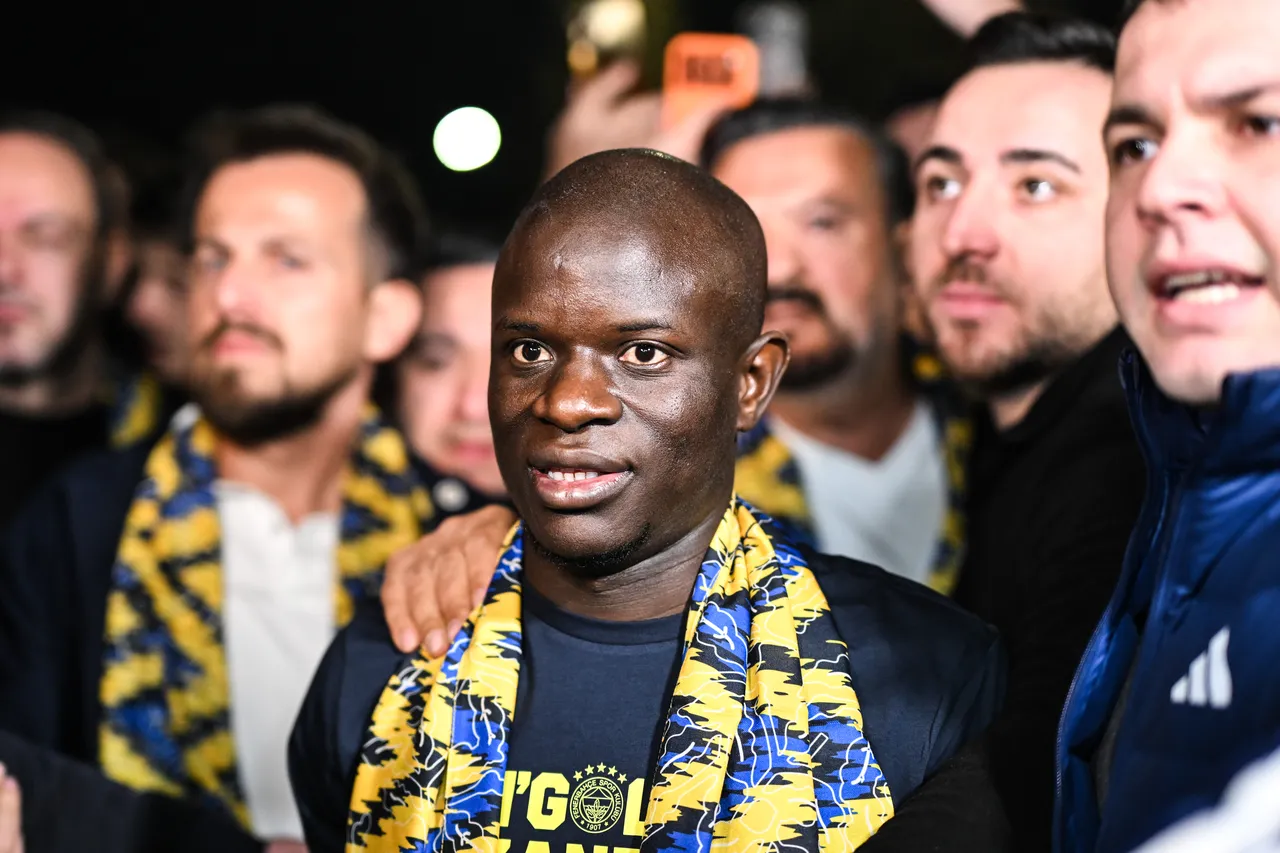 N'Golo Kante izdihamı: Fenerbahçeli taraftarlar akın etti