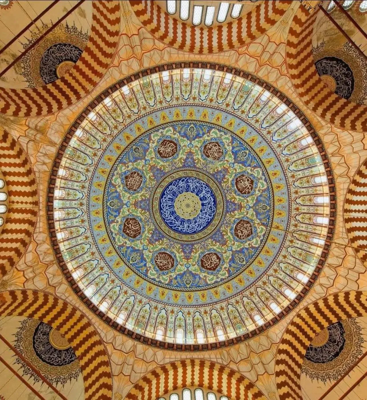 Selimiye Camii'nin ibadete açılmasına günler kaldı! Kubbe yazıları uzun bir aradan sonra ilk defa görüntülendi