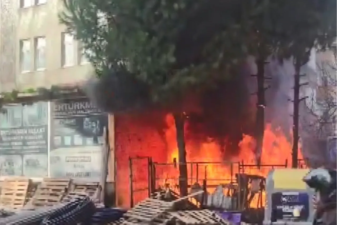 5 katlı binanın zemin katında alevler yükseldi! O anlar kamerada