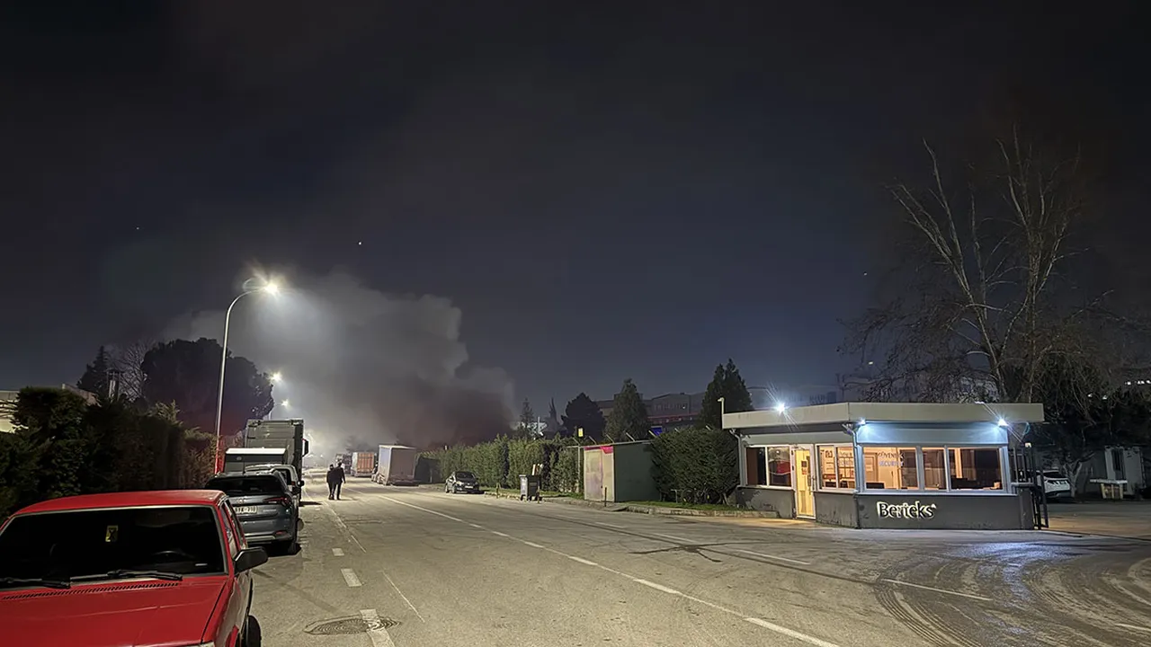 Bursada yangın! Tekstil fabrikasının deposu alev aldı