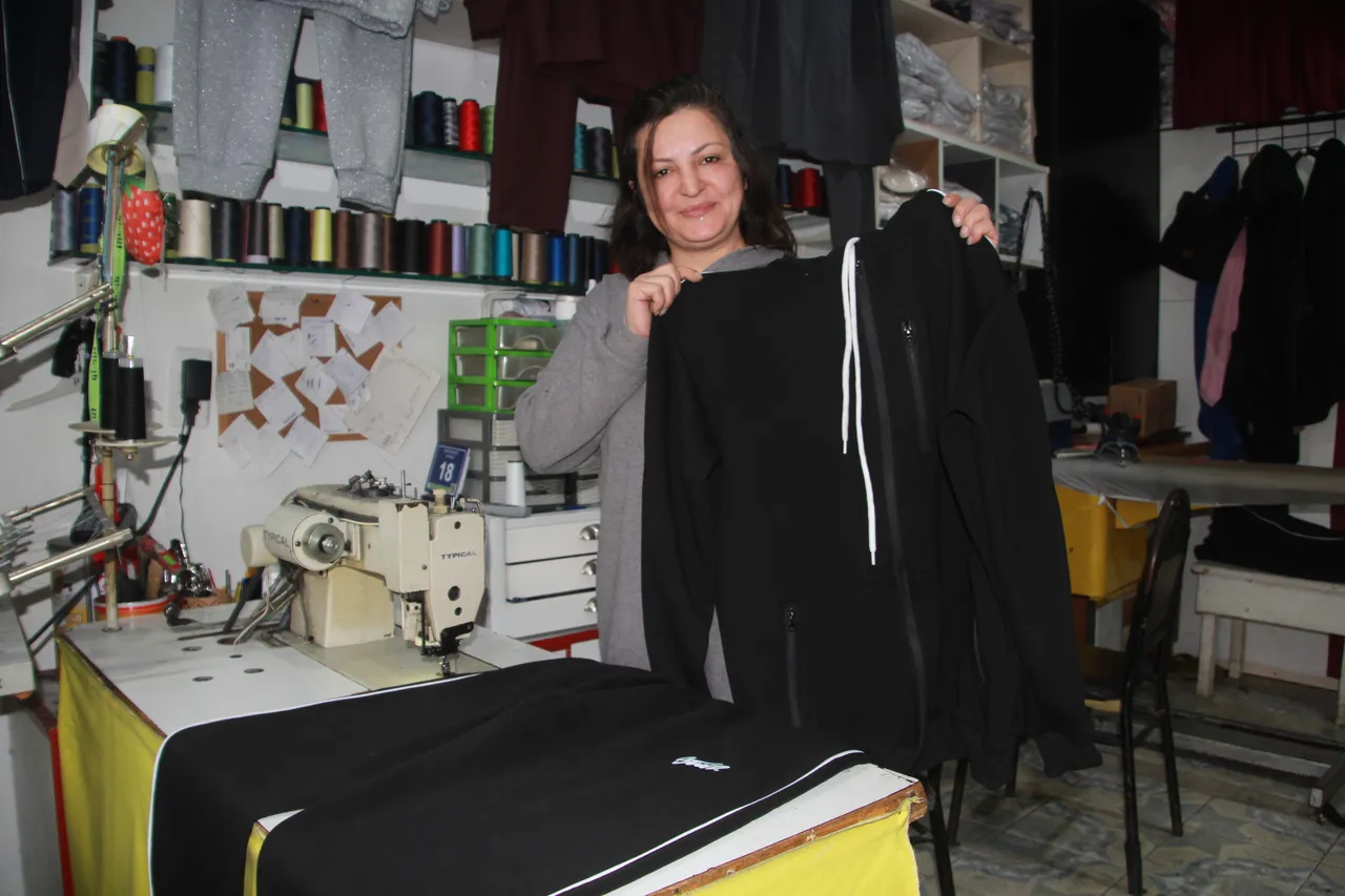 Çöpten alıyor, 20 dakikada üretiyor! Mağazaların dörtte biri fiyatına kapış kapış satıyor