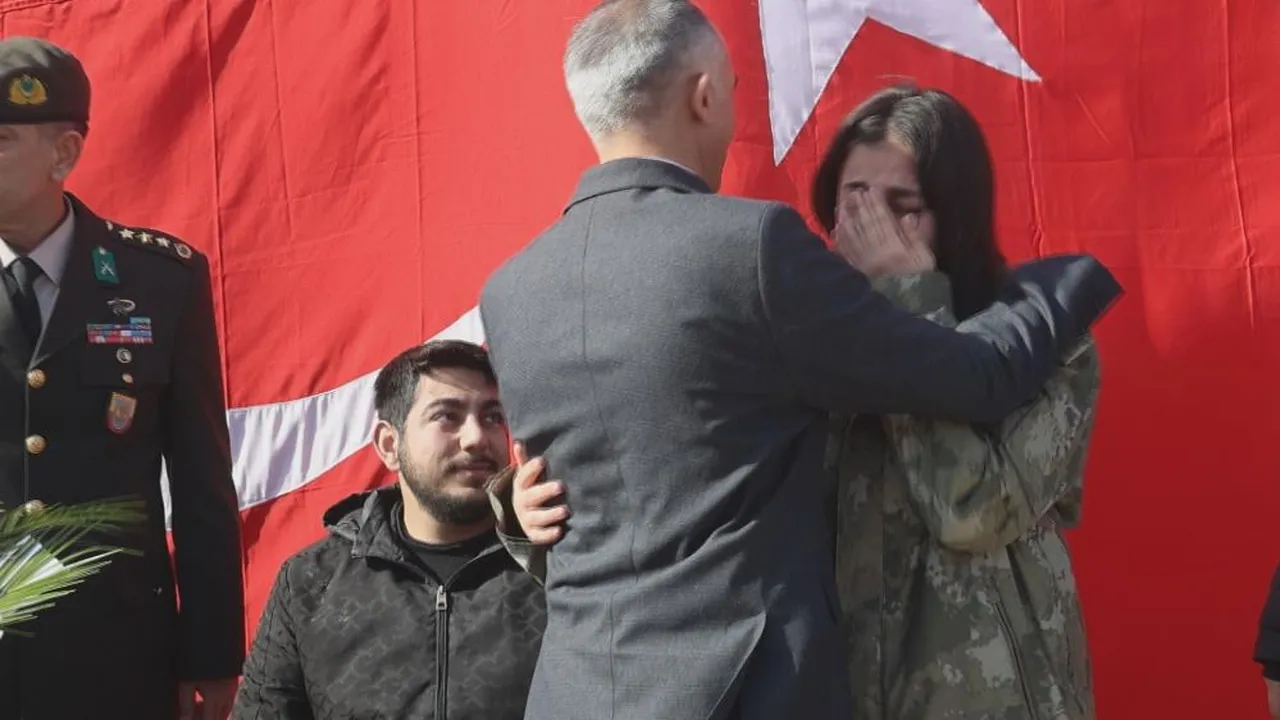 Depremde üşümesin diye parkasını vermişti! Beliz Yıldırım, emekli Albay Çelik ile yıllar sonra buluştu