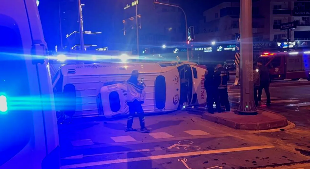 Entübe hastayı taşıyan ambulans kaza yaptı! Yaralılar var