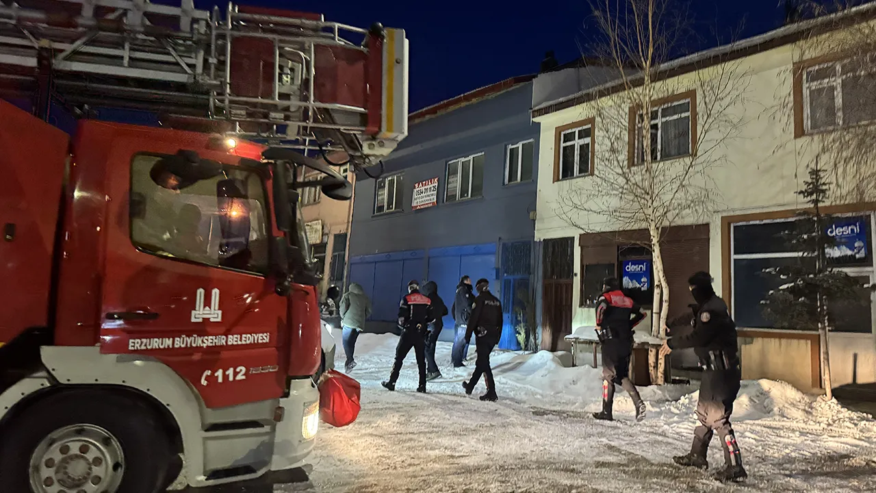 Erzurum'da hareketli saatler... "Evde zorla tutuluyorum" dedi, ekipler kapıyı kırarak kurtardı