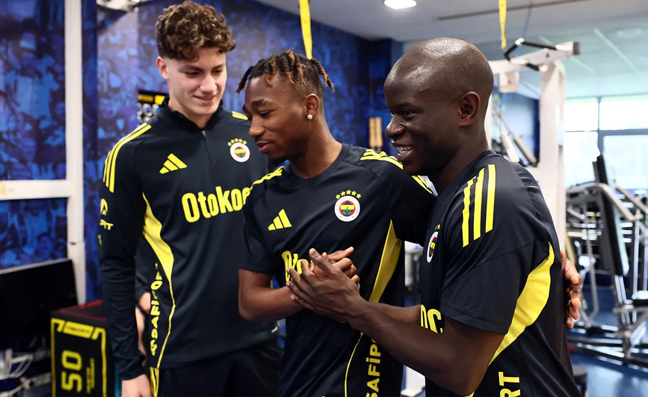 N'Golo Kante, takım arkadaşlarıyla tanıştı (Fotoğraf Instagram)