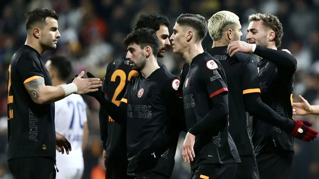Galatasaray, gece yarısı ayrılığı duyurdu