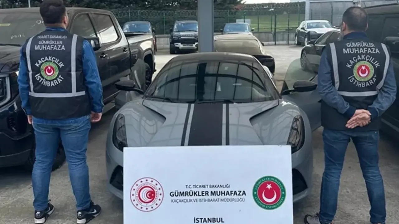 Gümrüklerde 65 lüks araç ele geçirildi: Piyasa değeri 600 milyon TL!