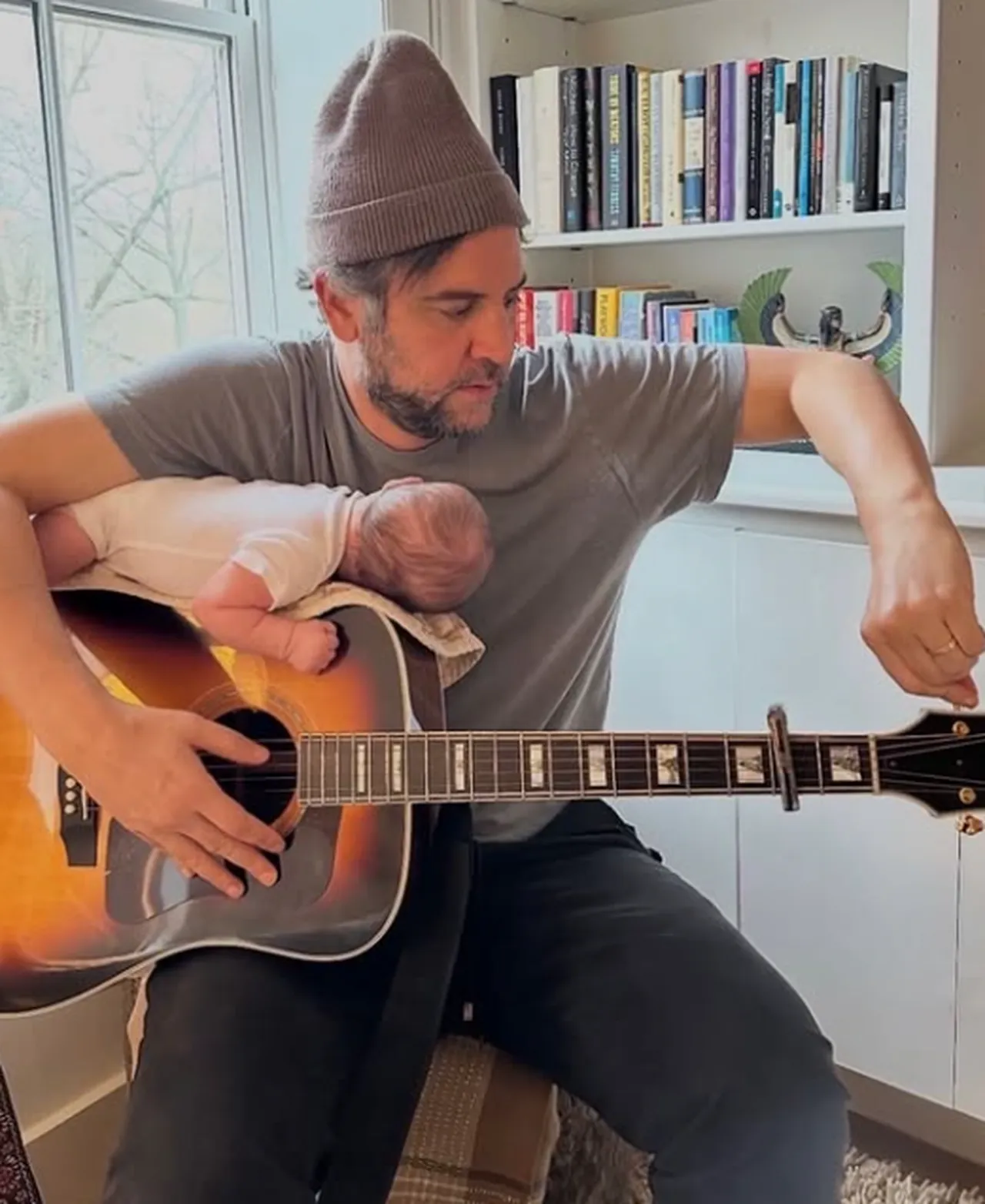 How I Met Your Mother dizisinin Ted'i Josh Radnor baba oldu! Oğlunu ilk kez paylaştı