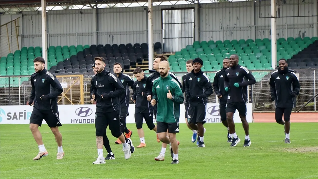 İlk 11 belli oldu! Kocaelispor-Beşiktaş maçı hangi kanalda, saat kaçta? Şifresiz canlı yayın bilgileri