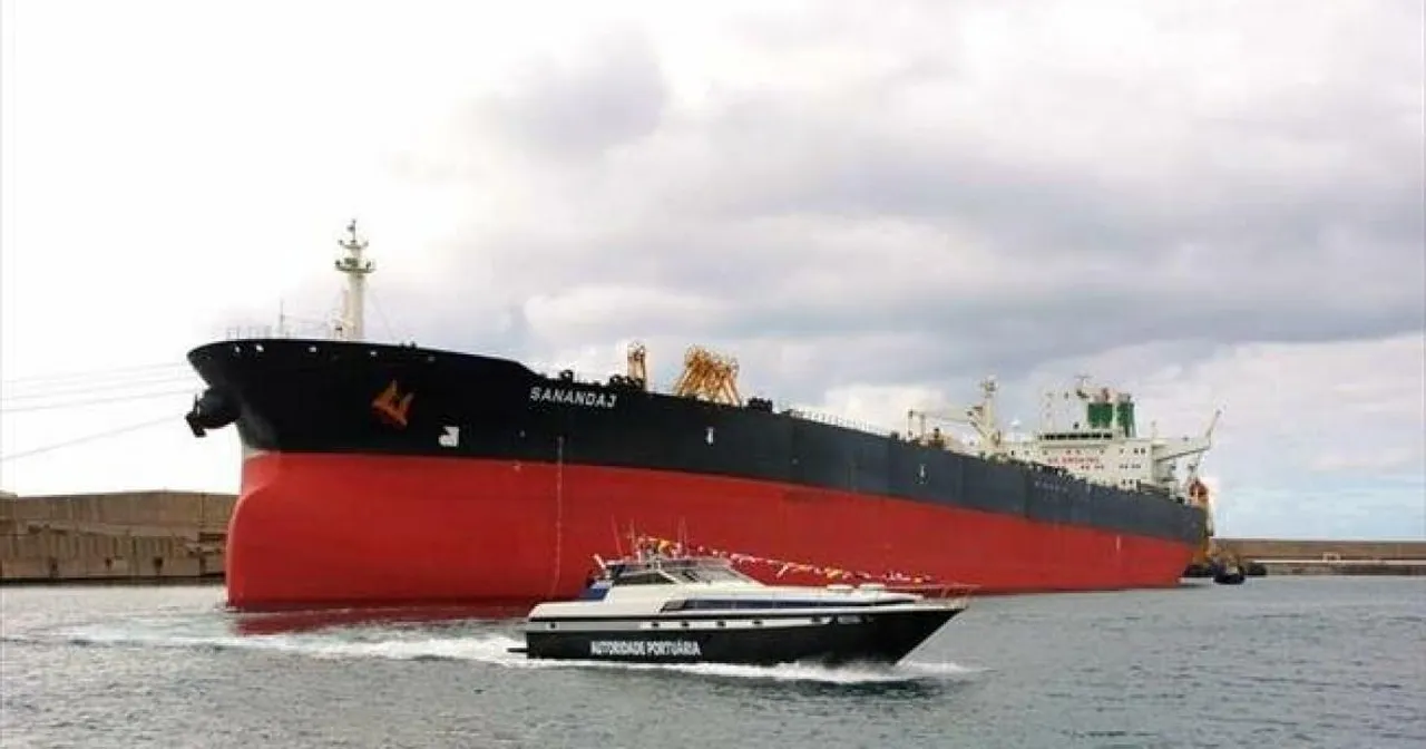 İran Devrim Muhafızları Basra Körfezi’nde iki petrol tankerine müdahale etti