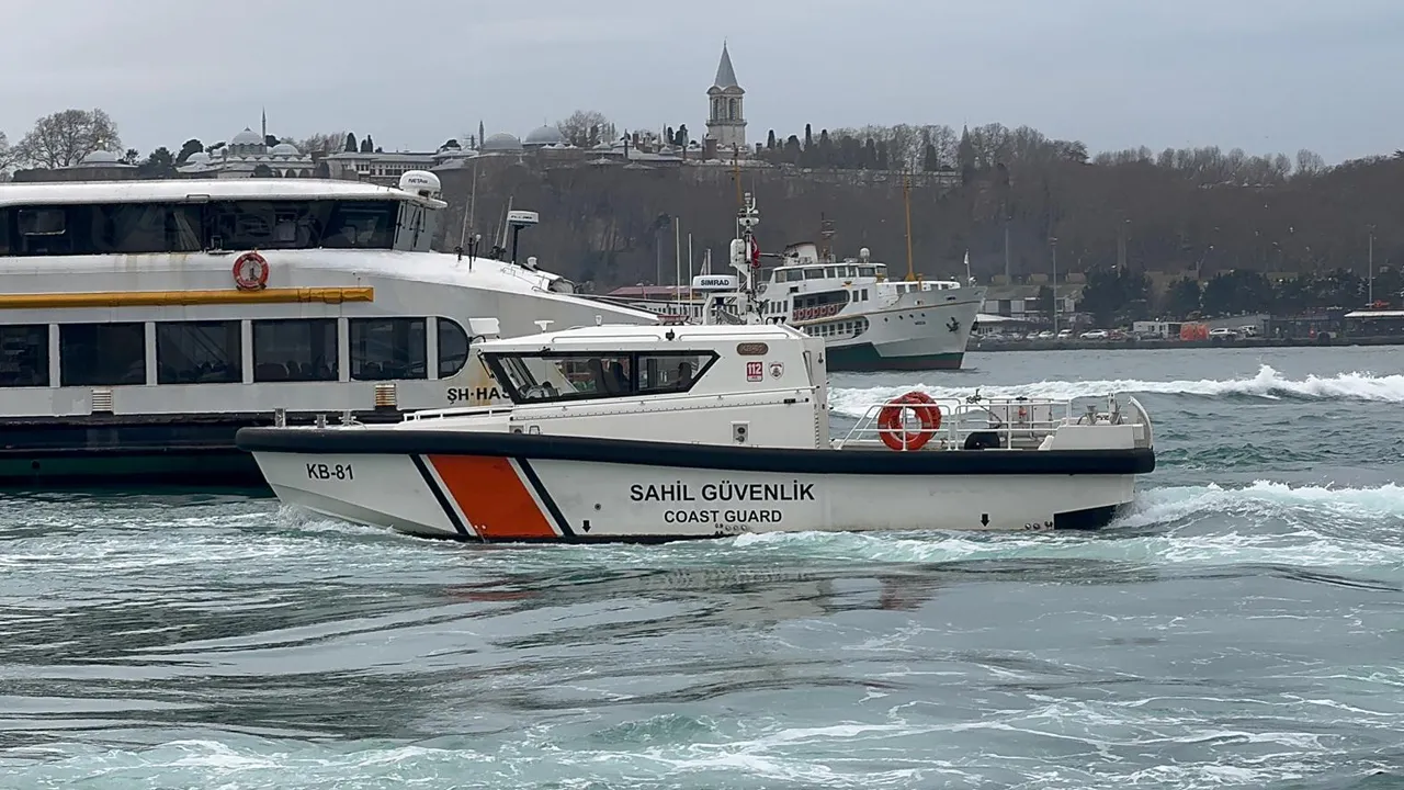 İstanbul Karaköy İskelesi'nde denizde kadın cesedi bulundu