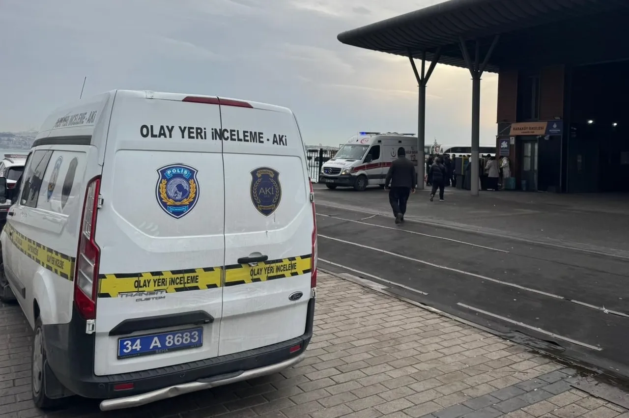 İstanbul Karaköy İskelesi'nde denizde kadın cesedi bulundu