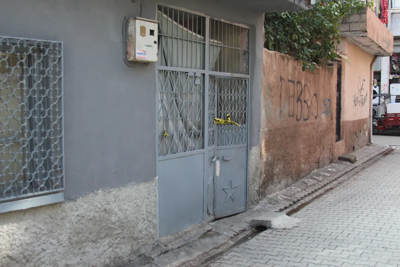 Karısını öldürüp ağlayarak başında beklemişti! ‘Pes’ dedirten savunma