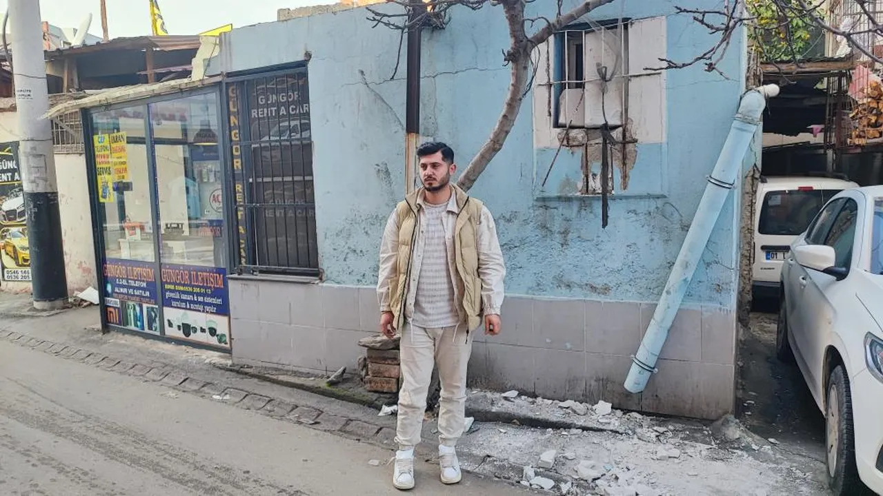 "Kedi bile zor girer" denilen pencereden girdi, sadece telefonları çaldı