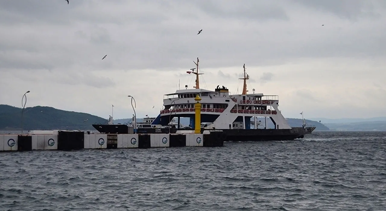 Kuzey Ege'de fırtına! Adalara ulaşım kesildi