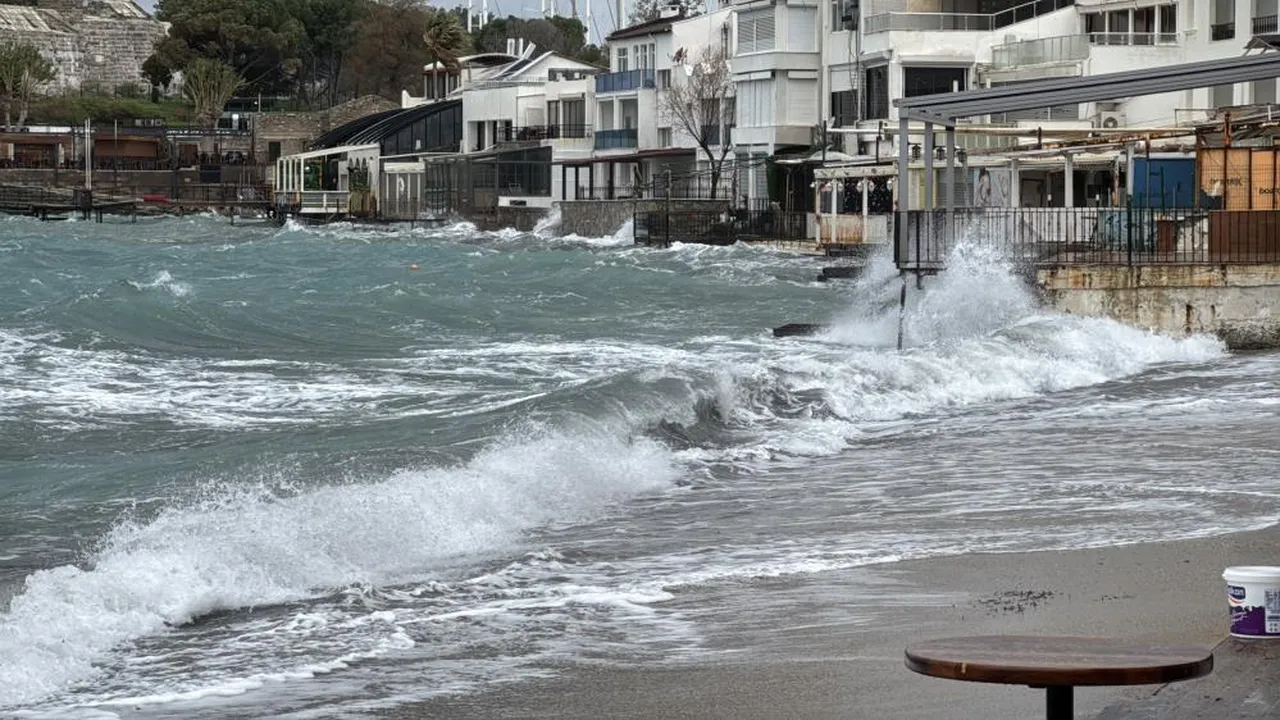 Meteoroloji uyarmıştı: Bodrum ve Marmaris'i fırtına vurdu!