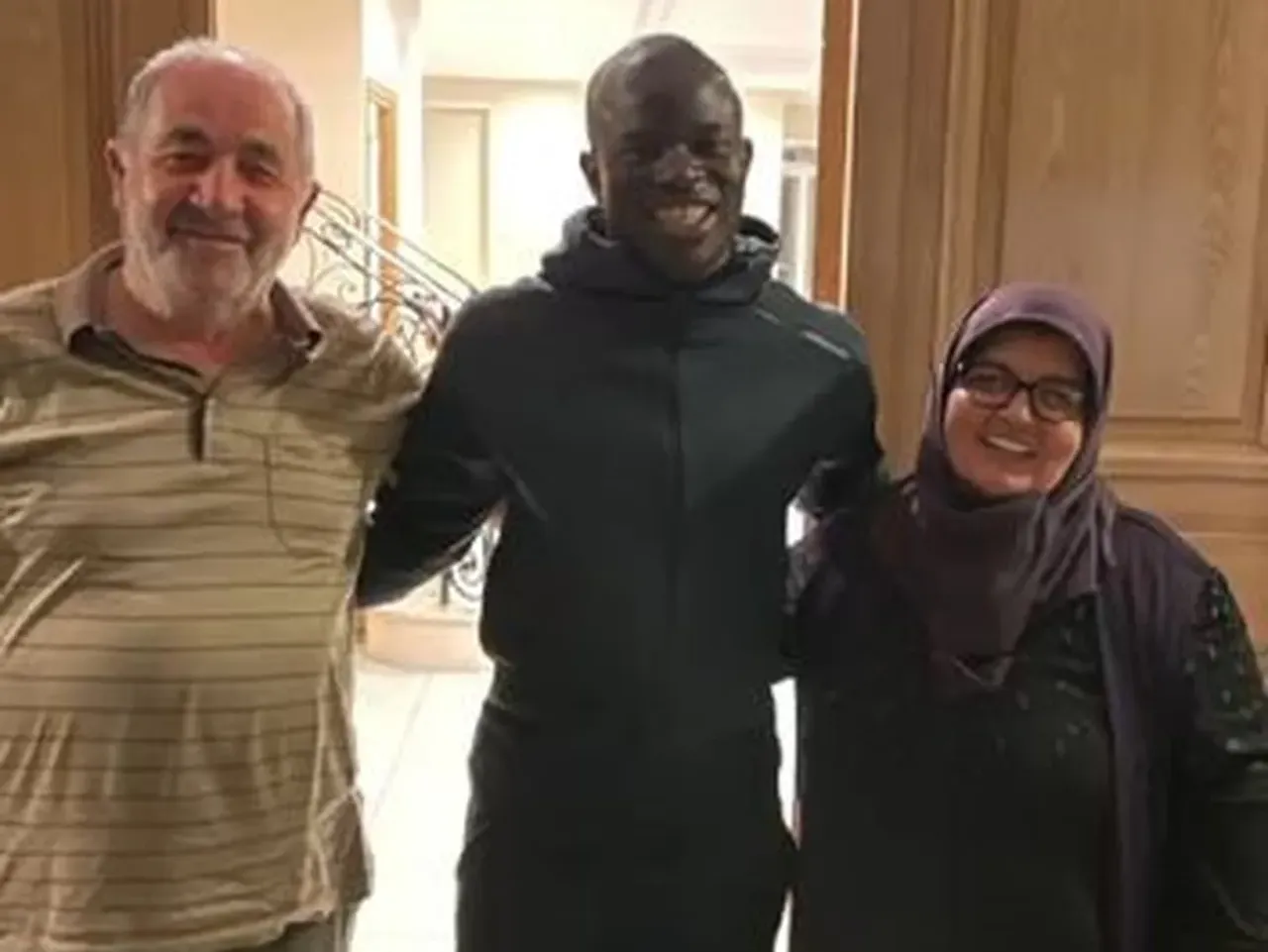 NGolo Kante ile samimiyeti gündem olan Hatun teyzeden açıklama: O gelir beni bulur