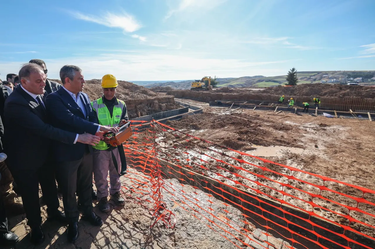 Özel, deprem anıtının temel atma törenine katıldı
