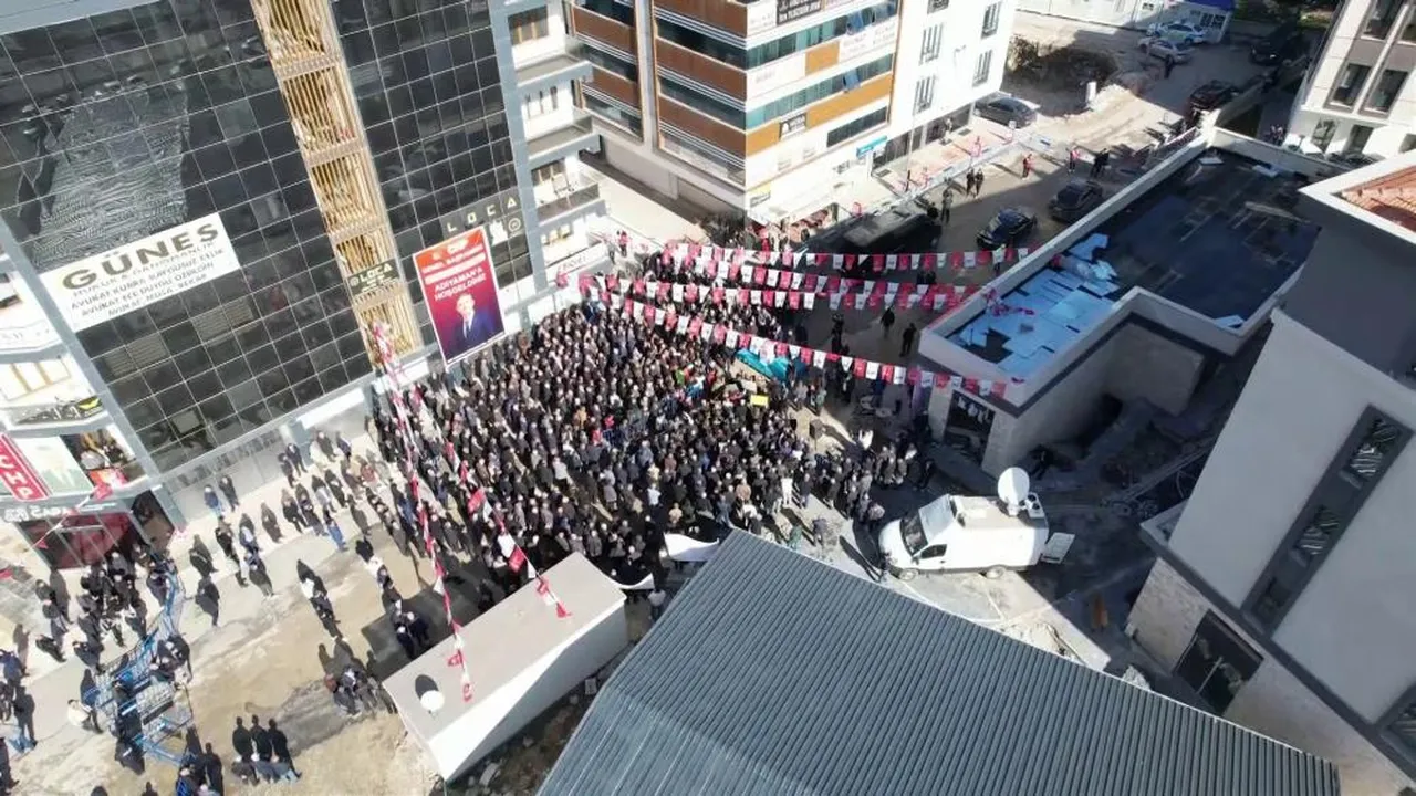 Özgür Özel, Adıyaman'a geldi! Halk buluşmasına ilgi gösterilmedi