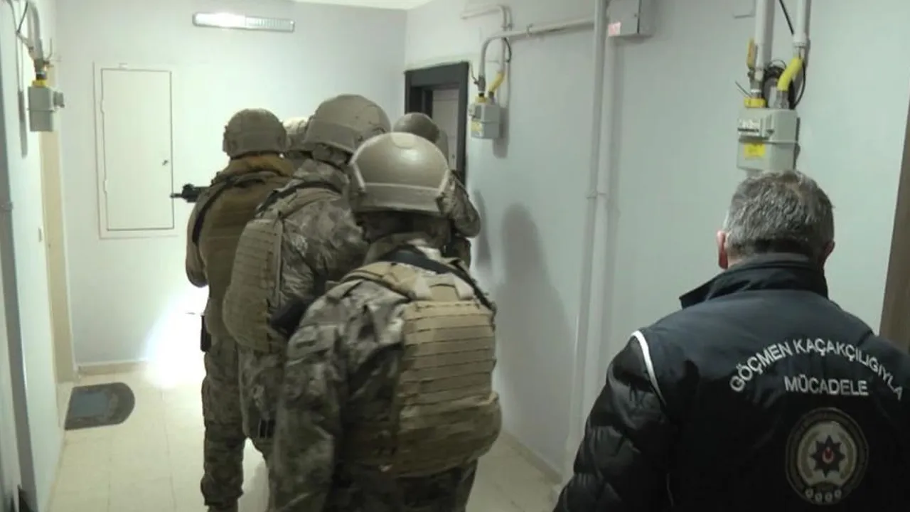 Sınır illerinden Kocaeli'ye uzanan göçmen kaçakçılığı hattı çökertildi!