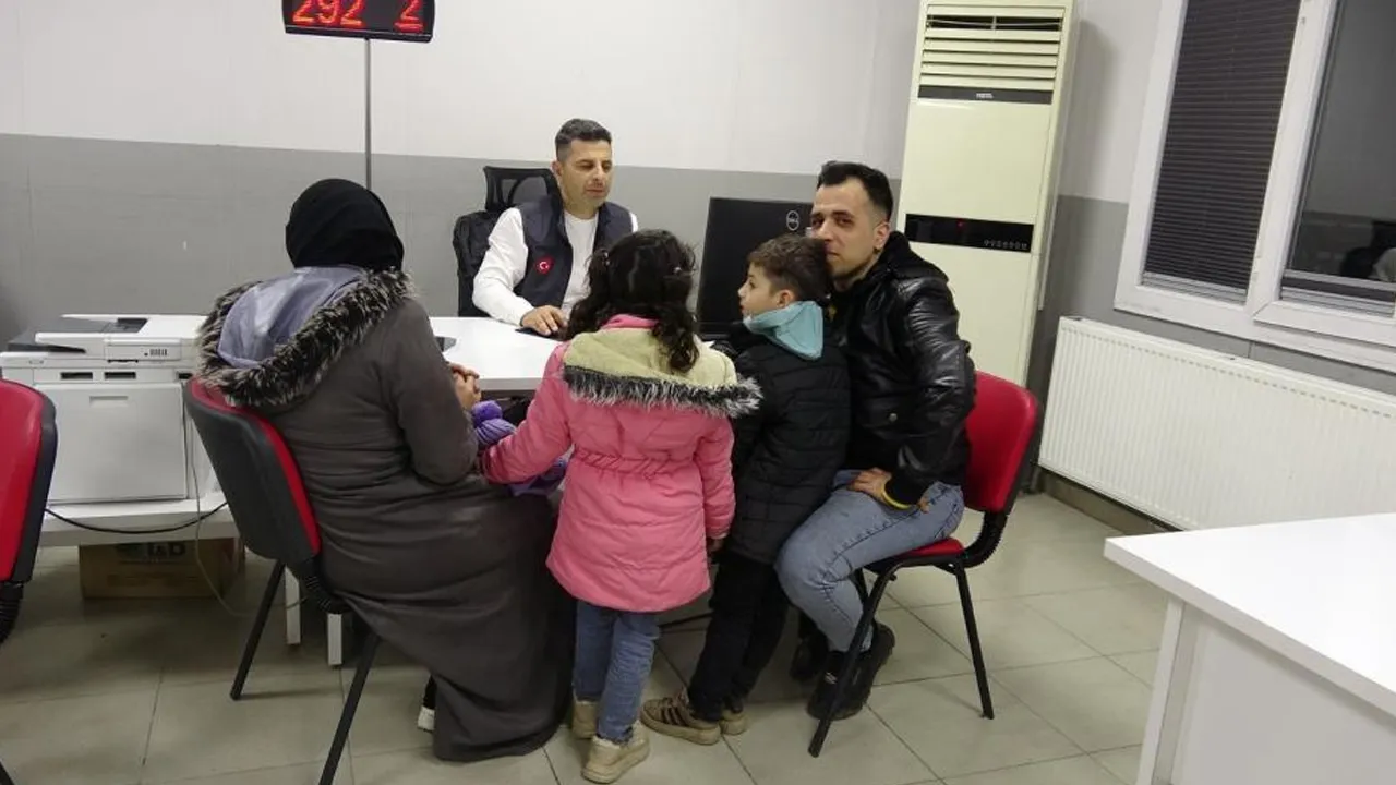 Sınırda hareketlilik! Terörden arındırılan Rakka ve Deyrizor’a dönüşler hızlandı