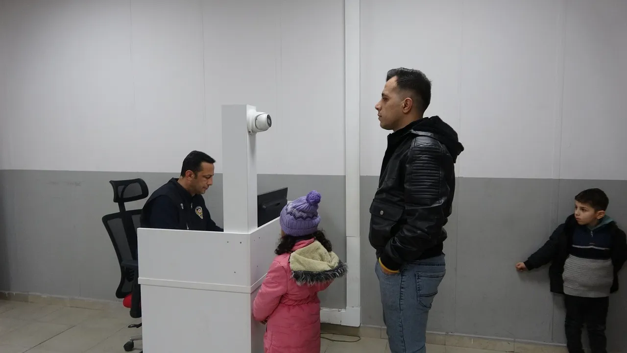 Sınırda hareketlilik! Terörden arındırılan Rakka ve Deyrizor’a dönüşler hızlandı