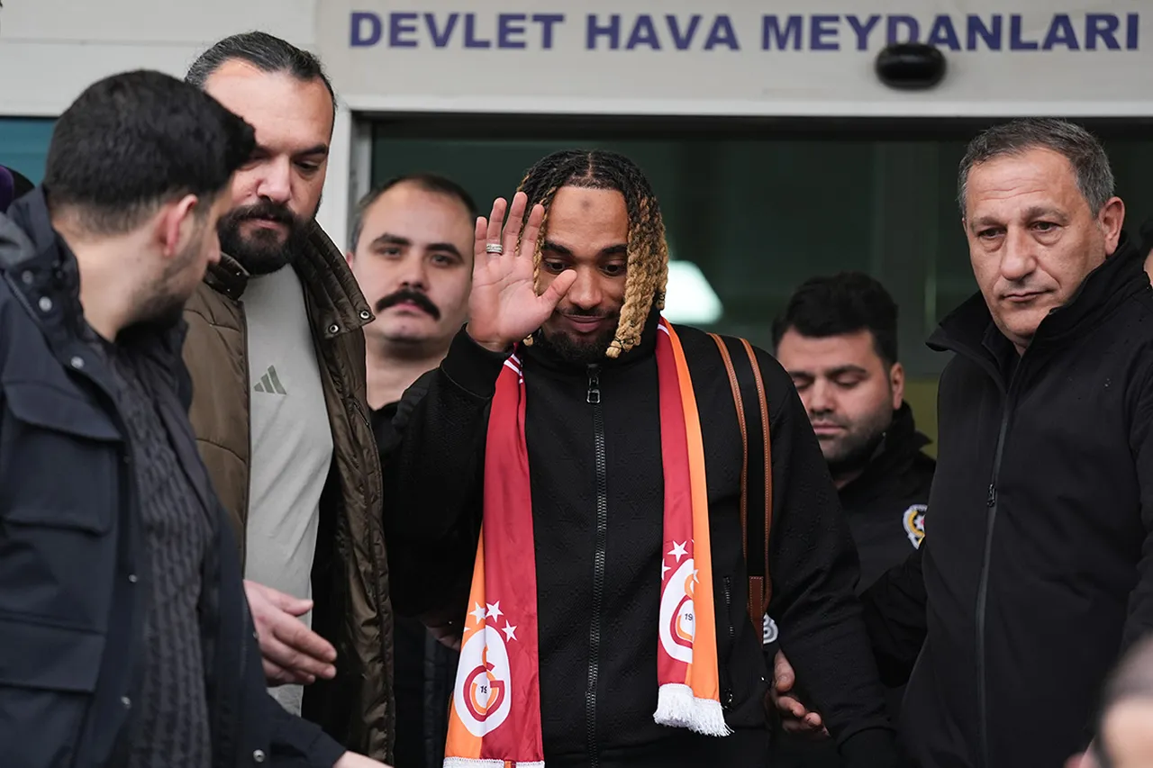 Sacha Boey için Bayern Münih'e 500 bin euro kiralama bedeli ödenecek.