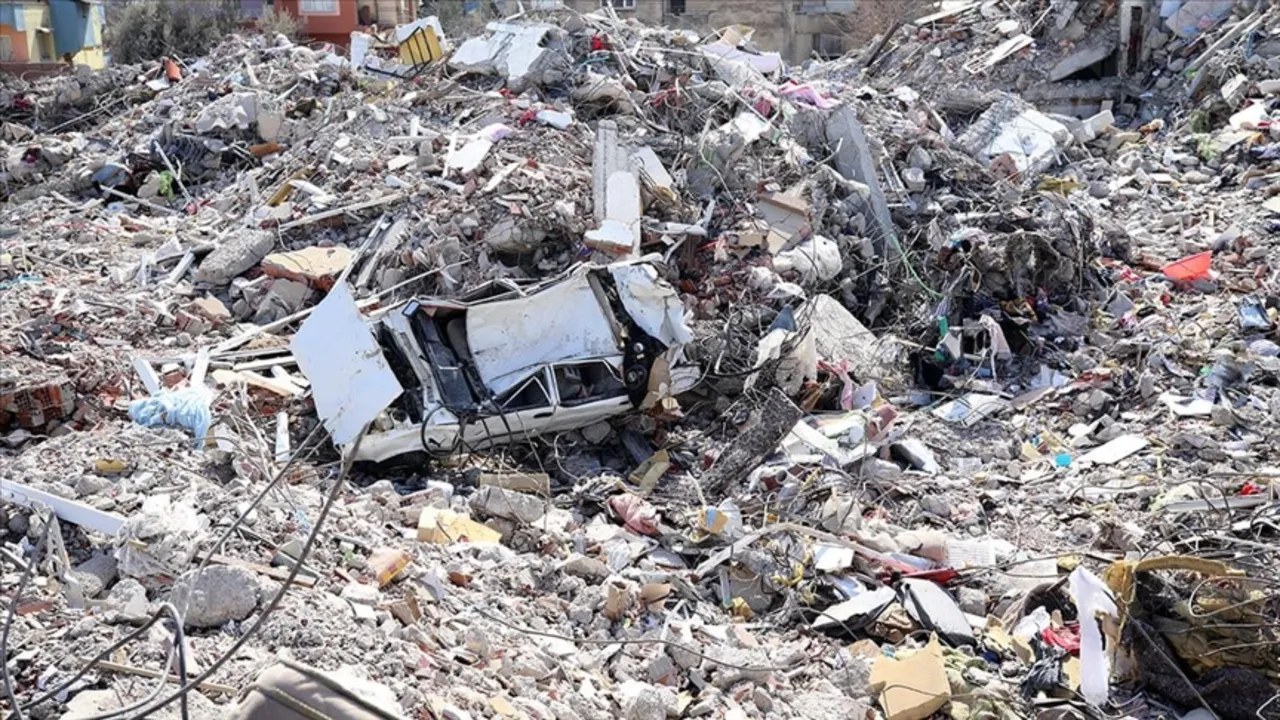 3 yıl geçti, o el hiç bırakılmadı! 6 Şubat depremlerinin hafızalara kazınan kareleri