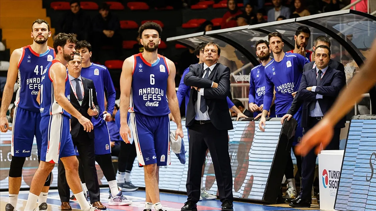 Anadolu Efes-Zalgiris maçı hangi kanalda, saat kaçta? EuroLeague canlı yayın bilgileri