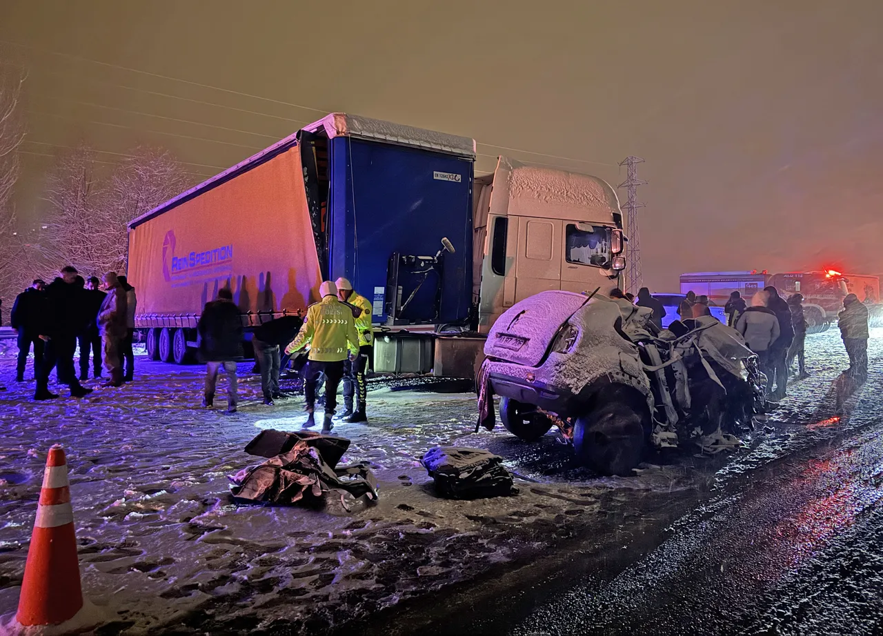 Aynı aileden 4 kişi hayatını kaybetti! Erzurumda katliam gibi kaza