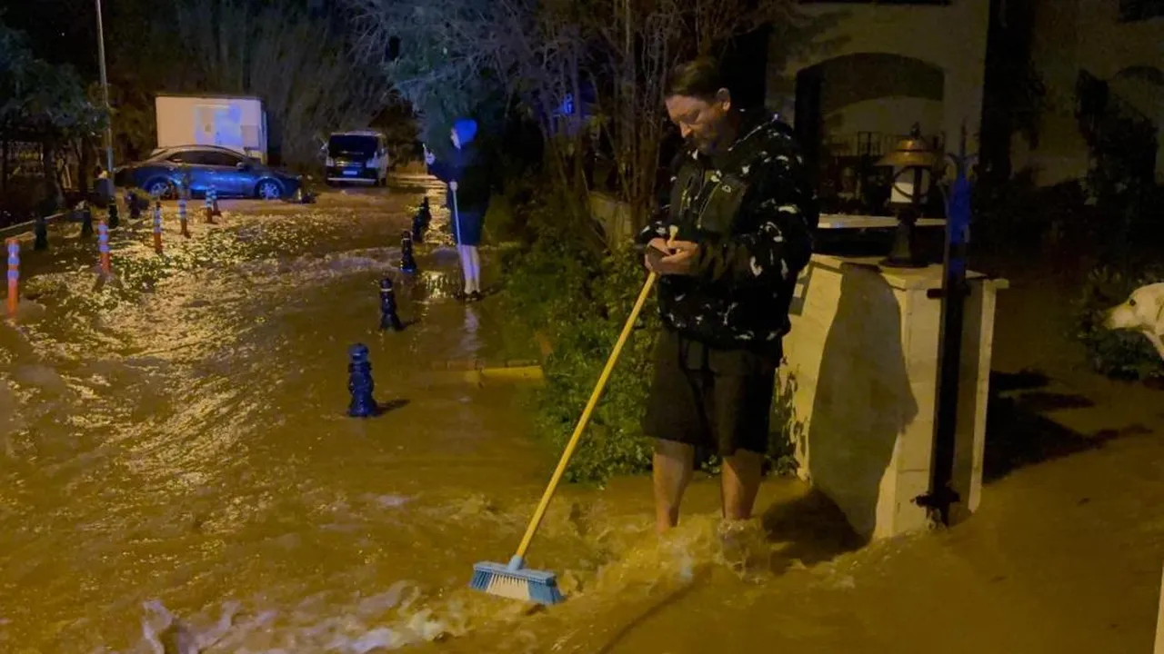 Bodrum sele teslim oldu! Ünlü şarkıcının evini su bastı